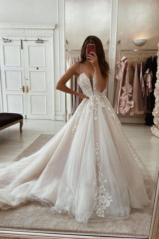 Charming Ball Gown V Neck Tulle Wedding Dress with Appliques N121