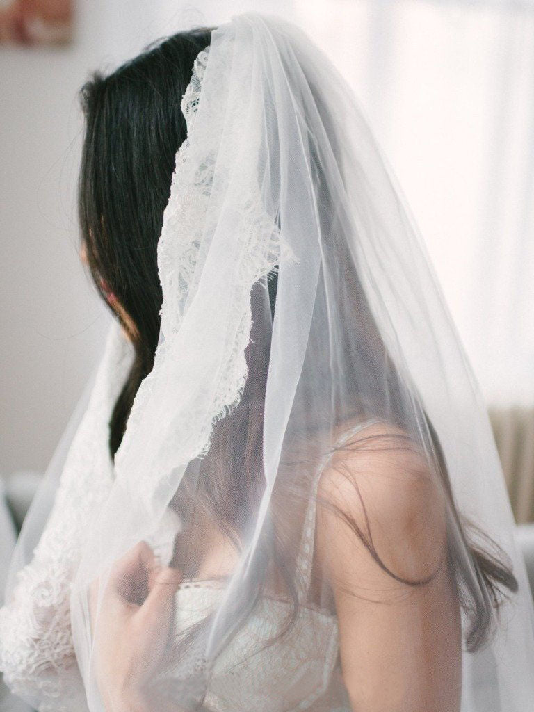 Alencon Lace Trim Long Ivory Veils for Wedding WV18